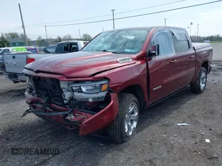 2019 Ram 1500 Big Horn z VIN 1C6SRFFTXKN726125, wystawiony jako IAAI lot #42177558 z przebiegiem 40 985 mil mil oraz . Historia ofert i sprzedaży dostępna na DreamBid. Obrazek 17.