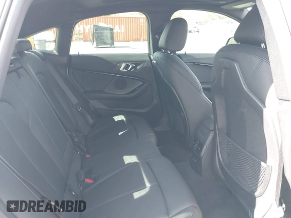 2021 BMW 2 Series 228i xDrive z VIN WBA73AK01M7G52079, wystawiony jako IAAI lot #41633040 z przebiegiem 41 108 mil mil oraz . Historia ofert i sprzedaży dostępna na DreamBid. Obrazek 8.