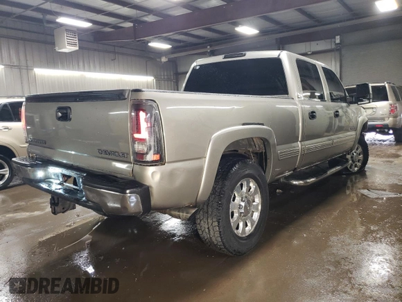 2002 Chevrolet Silverado 1500HD LT z VIN 1GCGK13U12F107247, wystawiony jako Copart lot #51386725 z przebiegiem 201 242 mil mil oraz Szkoda całkowita • Salvage title. Historia ofert i sprzedaży dostępna na DreamBid. Obrazek 3.