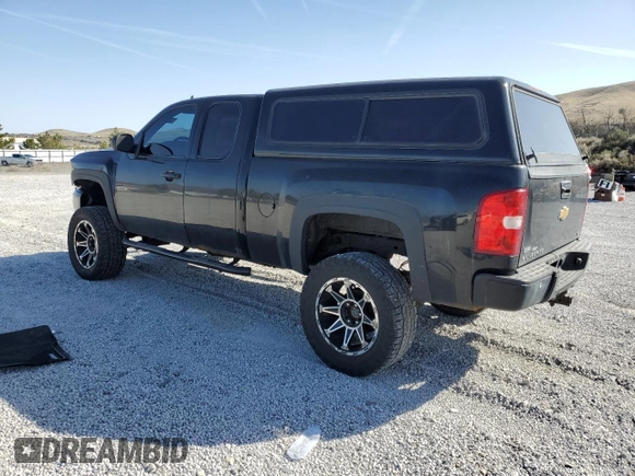 2011 Chevrolet Silverado 1500 LT with VIN 1GCRKSE30BZ401059, listed as a Copart auction lot 52354715 with 200,014 mi miles and Salvage Title. Bid and sale history available at DreamBid. Image 2.