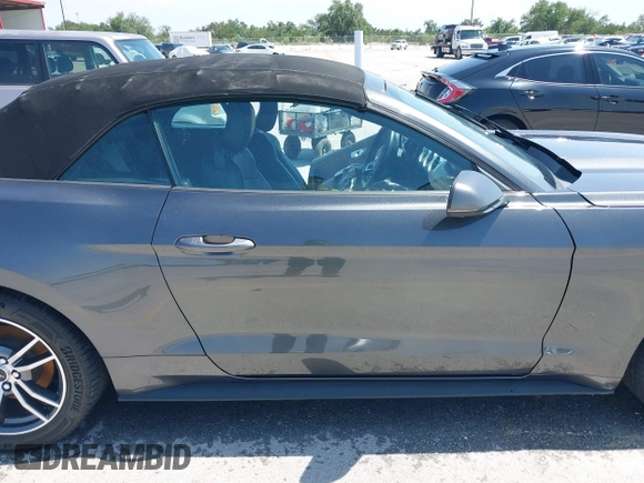 2016 Ford Mustang EcoBoost Premium z VIN 1FATP8UHXG5299412, wystawiony jako IAAI lot #42202822 z przebiegiem 121 693 mil mil oraz . Historia ofert i sprzedaży dostępna na DreamBid. Obrazek 14.