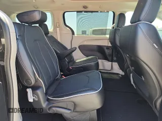 2023 Chrysler Pacifica Limited with VIN 2C4RC3GG8PR604835, listed as a Copart auction lot 57661325 with 33,232 mi miles and Salvage title. Bid and sale history available at DreamBid. Image 11.
