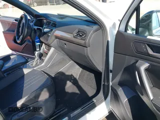 2022 Volkswagen Tiguan SE R-Line Black z VIN 3VVCB7AX8NM131565, wystawiony jako IAAI lot #40769279 z przebiegiem 26 000 mil mil oraz . Historia ofert i sprzedaży dostępna na DreamBid. Obrazek 5.