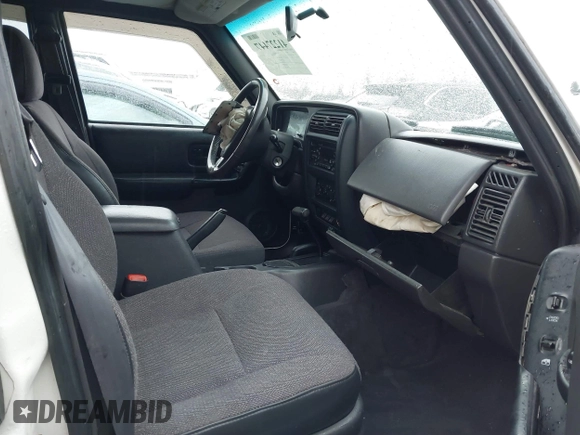 2000 Jeep Cherokee Classic with VIN 1J4FF58S4YL136213, listed as a IAAI auction lot 41227447 with 327,570 mi miles. Bid and sale history available at carsss.com. Image 5.