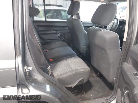2008 Jeep Commander Sport z VIN 1J8HH48K08C167681, wystawiony jako IAAI lot #41822546 z przebiegiem 155 572 mil mil oraz . Historia ofert i sprzedaży dostępna na DreamBid. Obrazek 8.
