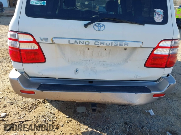 2005 Toyota Land Cruiser z VIN JTEHT05J952078683, wystawiony jako IAAI lot #41769150 z przebiegiem 299 737 mil mil oraz . Historia ofert i sprzedaży dostępna na DreamBid. Obrazek 6.