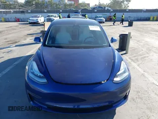 2020 Tesla Model 3 Performance z VIN 5YJ3E1ECXLF641945, wystawiony jako IAAI lot #41337826 z przebiegiem 53 336 mil mil oraz . Historia ofert i sprzedaży dostępna na DreamBid. Obrazek 12.