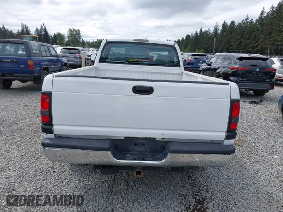 1998 Dodge 2500 z VIN 3B7KC26Z1WM267154, wystawiony jako IAAI lot #42206886 z przebiegiem 120 336 mil mil oraz . Historia ofert i sprzedaży dostępna na DreamBid. Obrazek 16.