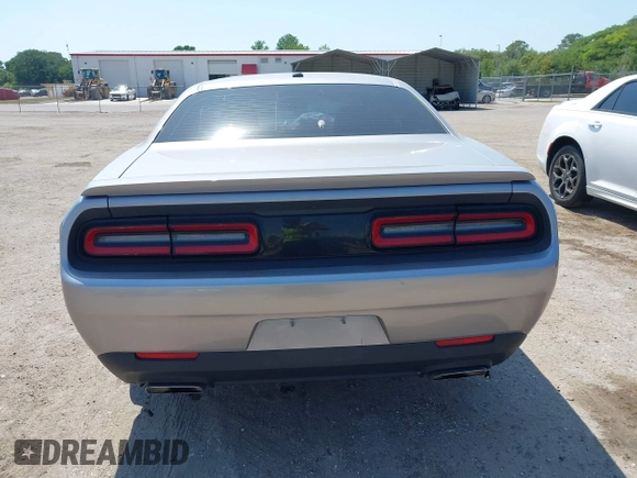 2017 Dodge Challenger R/T Plus z VIN 2C3CDZBT4HH548723, wystawiony jako IAAI lot #42108999 z przebiegiem 80 881 mil mil oraz . Historia ofert i sprzedaży dostępna na DreamBid. Obrazek 16.