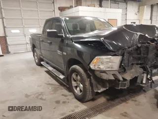 2016 Ram 1500 Express z VIN 1C6RR7FT2GS294725, wystawiony jako IAAI lot #41419814 z przebiegiem 220 645 mil mil oraz . Historia ofert i sprzedaży dostępna na DreamBid. Obrazek 1.