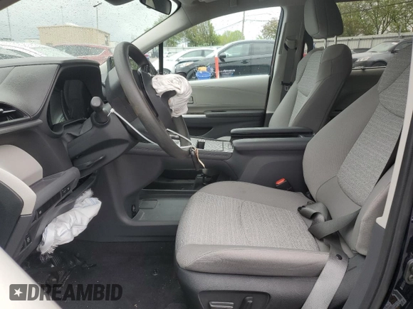 2024 Toyota Sienna LE z VIN 5TDKSKFC9RS150229, wystawiony jako Copart lot #54829595 z przebiegiem 12 384 mil mil oraz Szkoda całkowita • Salvage title. Historia ofert i sprzedaży dostępna na DreamBid. Obrazek 7.