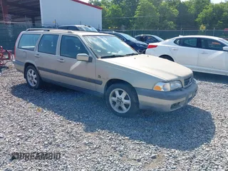 2000 Volvo V70 с VIN YV1LZ56D9Y2721437, выставлен на аукционе IAAI как лот 42455046 с пробегом 223 234 миль миль и . История ставок и продаж доступна на DreamBid. Изображение 1.