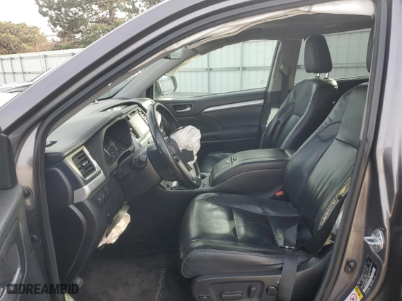 2017 Toyota Highlander XLE with VIN 5TDJZRFH1HS384438, listed as a Copart auction lot 82646664 with 135,487 mi miles and Clean Title. Bid and sale history available at carsss.com. Image 7.