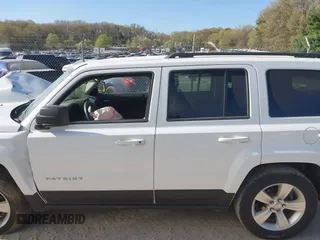 2014 Jeep Patriot Sport z VIN 1C4NJRBB1ED644371, wystawiony jako IAAI lot #42217823 z przebiegiem 139 215 mil mil oraz . Historia ofert i sprzedaży dostępna na DreamBid. Obrazek 14.