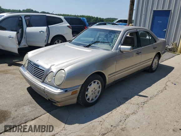 1999 Mercedes-Benz E-Class with VIN WDBJF65H2XA796208, listed as a Copart auction lot 62738904 with 156,283 mi miles and Salvage Title. Bid and sale history available at carsss.com. Image 1.