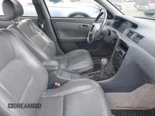 2000 Toyota Camry LE z VIN 4T1BF28K7YU940644, wystawiony jako IAAI lot #42376062 z przebiegiem 163 619 mil mil oraz . Historia ofert i sprzedaży dostępna na DreamBid. Obrazek 5.