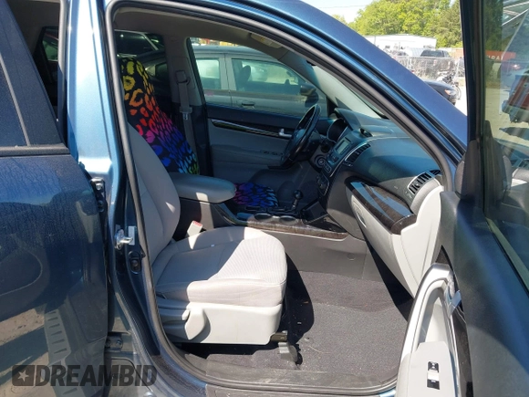 2014 Kia Sorento LX with VIN 5XYKT3A65EG474225, listed as a IAAI auction lot 42059313 with 190,803 mi miles and . Bid and sale history available at DreamBid. Image 5.