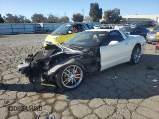 1997 Chevrolet Corvette with VIN 1G1YY22G6V5100205, listed as a Copart auction lot 42565945 with 141,966 mi miles and Salvage Title. Bid and sale history available at carsss.com. Image 1.