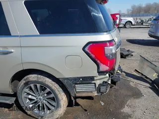 2018 Ford Expedition Limited with VIN 1FMJU1KT6JEA06679, listed as a IAAI auction lot 41675664 with 154,902 mi miles. Bid and sale history available at carsss.com. Image 17.