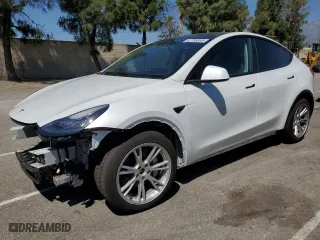 2022 Tesla Model Y Long Range with VIN 7SAYGDEE0NA020896, listed as a Copart auction lot 52780555 with 10,117 mi miles and Salvage Title. Bid and sale history available at carsss.com. Image 1.