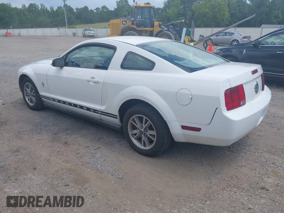 2005 Ford Mustang Deluxe с VIN 1ZVFT80N455143715, выставлен на аукционе IAAI как лот 42439492 с пробегом 131 102 миль миль и . История ставок и продаж доступна на DreamBid. Изображение 3.