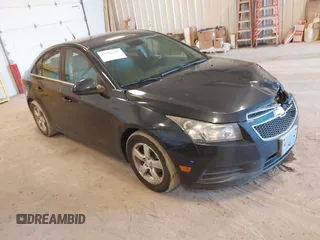2014 Chevrolet Cruze 1LT z VIN 1G1PC5SB4E7262225, wystawiony jako IAAI lot #41742350 z przebiegiem 142 355 mil mil oraz . Historia ofert i sprzedaży dostępna na DreamBid. Obrazek 1.