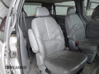 2000 Chrysler Town & Country LXi with VIN 1C4GP54LXYB610435, listed as a IAAI auction lot 42110245 with 201,201 mi miles. Bid and sale history available at carsss.com. Image 8.