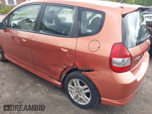 2007 Honda Fit Sport z VIN JHMGD38697S008821, wystawiony jako IAAI lot #42344743 z przebiegiem 136 805 mil mil oraz . Historia ofert i sprzedaży dostępna na DreamBid. Obrazek 6.