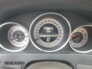 2013 Mercedes-Benz C 300 Sport z VIN WDDGF8AB9DR272176, wystawiony jako Copart lot #57334095 z przebiegiem 125 027 mil mil oraz Szkoda całkowita • Salvage title. Historia ofert i sprzedaży dostępna na DreamBid. Obrazek 9.