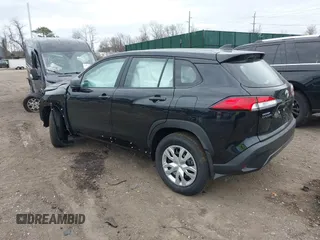 2025 Toyota Corolla Cross L z VIN 7MUAAABG5SV124532, wystawiony jako IAAI lot #42021771 z przebiegiem 7 mil mil oraz . Historia ofert i sprzedaży dostępna na DreamBid. Obrazek 3.