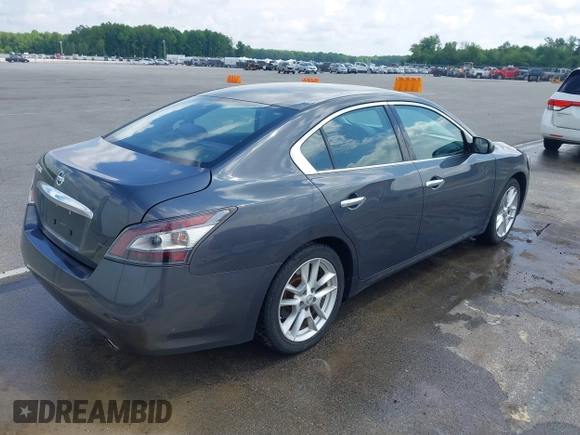 2013 Nissan Maxima SV z VIN 1N4AA5AP2DC831021, wystawiony jako IAAI lot #42255349 z przebiegiem 143 373 mil mil oraz . Historia ofert i sprzedaży dostępna na DreamBid. Obrazek 4.