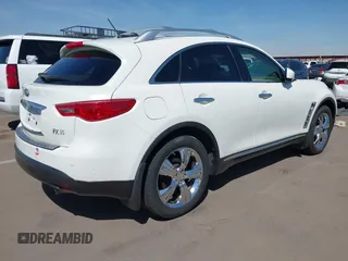 2011 Infiniti FX z VIN JN8AS1MW8BM734422, wystawiony jako IAAI lot #41896612 z przebiegiem 153 404 mil mil oraz . Historia ofert i sprzedaży dostępna na DreamBid. Obrazek 4.