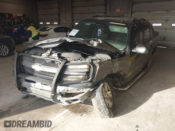 2004 Chevrolet Avalanche Z71 with VIN 3GNEK12T04G158487, listed as a IAAI auction lot 41794201 with 197,344 mi miles. Bid and sale history available at carsss.com. Image 2.