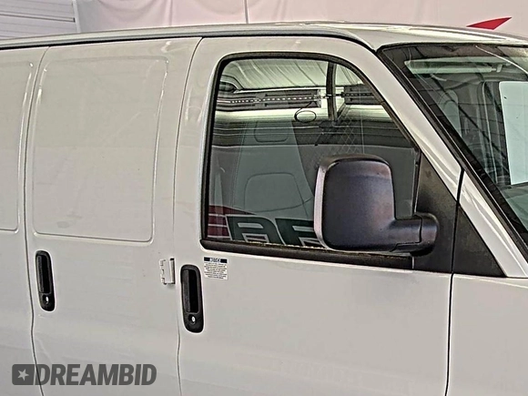 2020 Chevrolet Express Cargo z VIN 1GCWGAFG9L1253235, wystawiony jako IAAI lot #42580142 z przebiegiem 77 857 mil mil oraz . Historia ofert i sprzedaży dostępna na DreamBid. Obrazek 17.