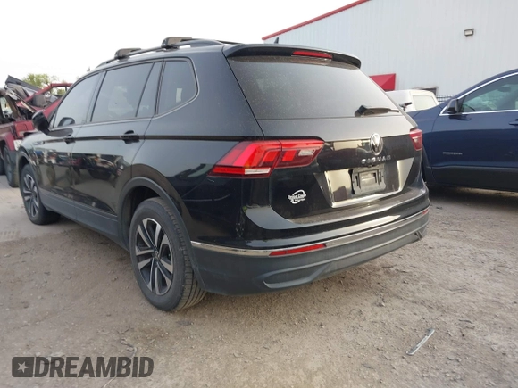 2023 Volkswagen Tiguan S z VIN 3VVRB7AX7PM036833, wystawiony jako IAAI lot #41827631 z przebiegiem 43 383 mil mil oraz . Historia ofert i sprzedaży dostępna na DreamBid. Obrazek 3.