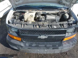 2005 Chevrolet Express Cargo Van with VIN 1GCGG25V151229184, listed as a IAAI auction lot 41465697 with 192,164 mi miles. Bid and sale history available at carsss.com. Image 10.