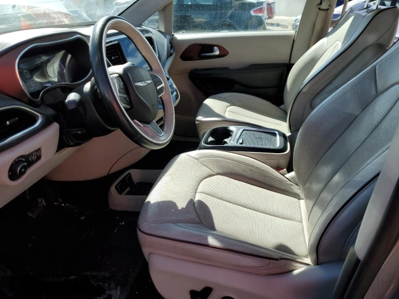 2020 Chrysler Pacifica Limited z VIN 2C4RC1GG5LR143740, wystawiony jako Copart lot #50421015 z przebiegiem 97 006 mil mil oraz Szkoda całkowita • Salvage title. Historia ofert i sprzedaży dostępna na DreamBid. Obrazek 7.