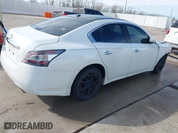 2014 Nissan Maxima SV z VIN 1N4AA5AP2EC458158, wystawiony jako IAAI lot #38598014 z przebiegiem 145 487 mil mil oraz . Historia ofert i sprzedaży dostępna na DreamBid. Obrazek 4.
