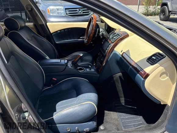 2006 Maserati Quattroporte z VIN ZAMCE39A960021168, wystawiony jako Copart lot #56921785 z przebiegiem 54 505 mil mil oraz Tytuł czysty. Historia ofert i sprzedaży dostępna na DreamBid. Obrazek 5.
