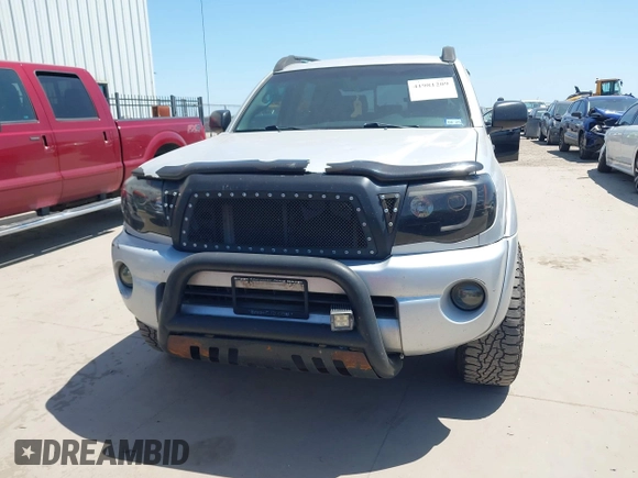 2010 Toyota Tacoma PreRunner z VIN 3TMJU4GN3AM098103, wystawiony jako IAAI lot #41981209 z przebiegiem 218 329 mil mil oraz . Historia ofert i sprzedaży dostępna na DreamBid. Obrazek 12.