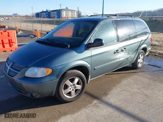 2005 Dodge Caravan SXT with VIN 2D4GP44L55R477013, listed as a IAAI auction lot 41670454 with 166,351 mi miles. Bid and sale history available at carsss.com. Image 2.