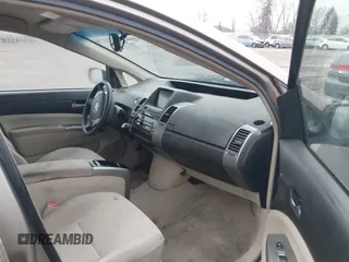 2004 Toyota Prius z VIN JTDKB20U940001168, wystawiony jako IAAI lot #41065063 z przebiegiem 299 999 mil mil oraz . Historia ofert i sprzedaży dostępna na DreamBid. Obrazek 5.