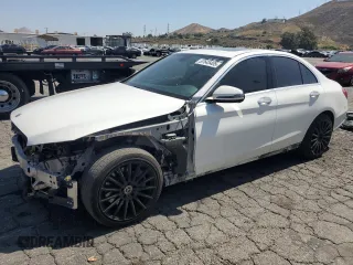 2018 Mercedes-Benz C 300 z VIN 55SWF4JB6JU250408, wystawiony jako Copart lot #57645405 z przebiegiem 161 557 mil mil oraz Szkoda całkowita • Salvage title. Historia ofert i sprzedaży dostępna na DreamBid. Obrazek 1.