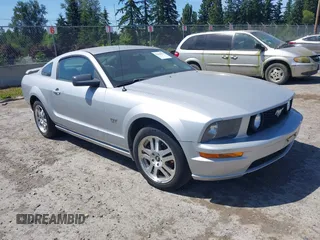 2006 Ford Mustang GT Deluxe z VIN 1ZVHT82H065175045, wystawiony jako IAAI lot #42446022 z przebiegiem 144 165 mil mil oraz . Historia ofert i sprzedaży dostępna na DreamBid. Obrazek 1.