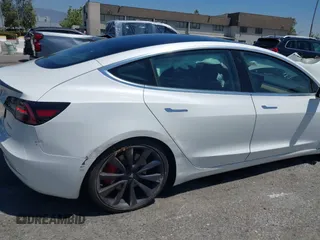 2020 Tesla Model 3 Performance z VIN 5YJ3E1EC6LF805448, wystawiony jako IAAI lot #42207433 z przebiegiem 114 412 mil mil oraz . Historia ofert i sprzedaży dostępna na DreamBid. Obrazek 20.