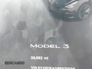 2023 Tesla Model 3 z VIN 5YJ3E1EA0PF571330, wystawiony jako IAAI lot #42198817 z przebiegiem 39 682 mil mil oraz . Historia ofert i sprzedaży dostępna na DreamBid. Obrazek 7.