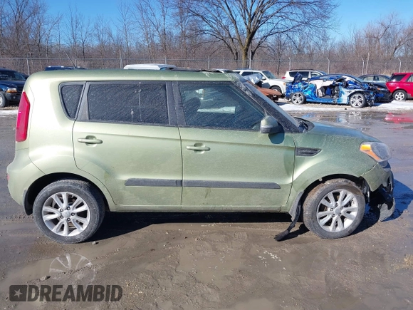 2013 Kia Soul + z VIN KNDJT2A67D7518517, wystawiony jako IAAI lot #41672301 z przebiegiem Nie podano mil oraz . Historia ofert i sprzedaży dostępna na DreamBid. Obrazek 12.