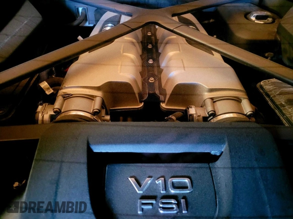 2021 Audi R8 z VIN WUAKBAFX4M7901384, wystawiony jako Copart lot #51984055 z przebiegiem 5 665 mil mil oraz Czysty tytuł • Clean title. Historia ofert i sprzedaży dostępna na DreamBid. Obrazek 7.