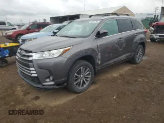 2018 Toyota Highlander SE z VIN 5TDJZRFHXJS541874, wystawiony jako Copart lot #55297765 z przebiegiem 104 098 mil mil oraz Szkoda całkowita • Salvage title. Historia ofert i sprzedaży dostępna na DreamBid. Obrazek 1.