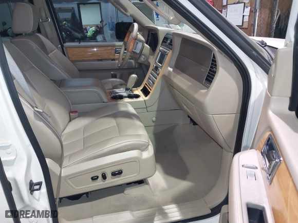 2007 Lincoln Navigator with VIN 5LMFU28517LJ02533, listed as a IAAI auction lot 41253859 with 130,930 mi miles. Bid and sale history available at carsss.com. Image 5.